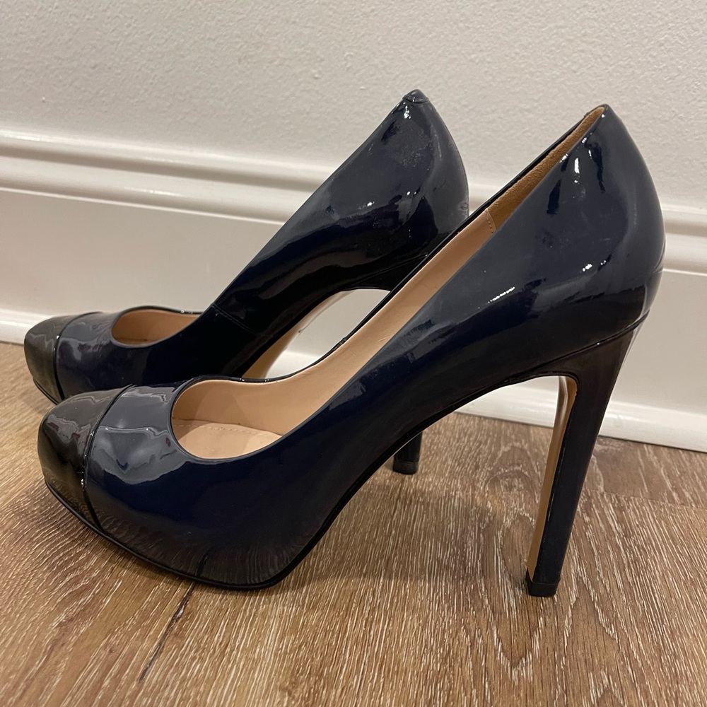 Pour la Victoire Patent leather high heels
